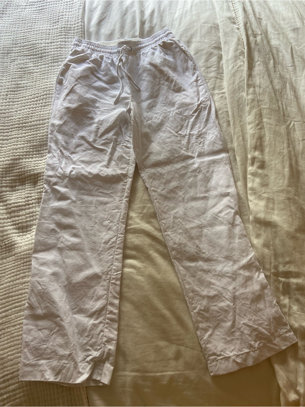 Women’s Aritzia White Drawstring Lounge Pants